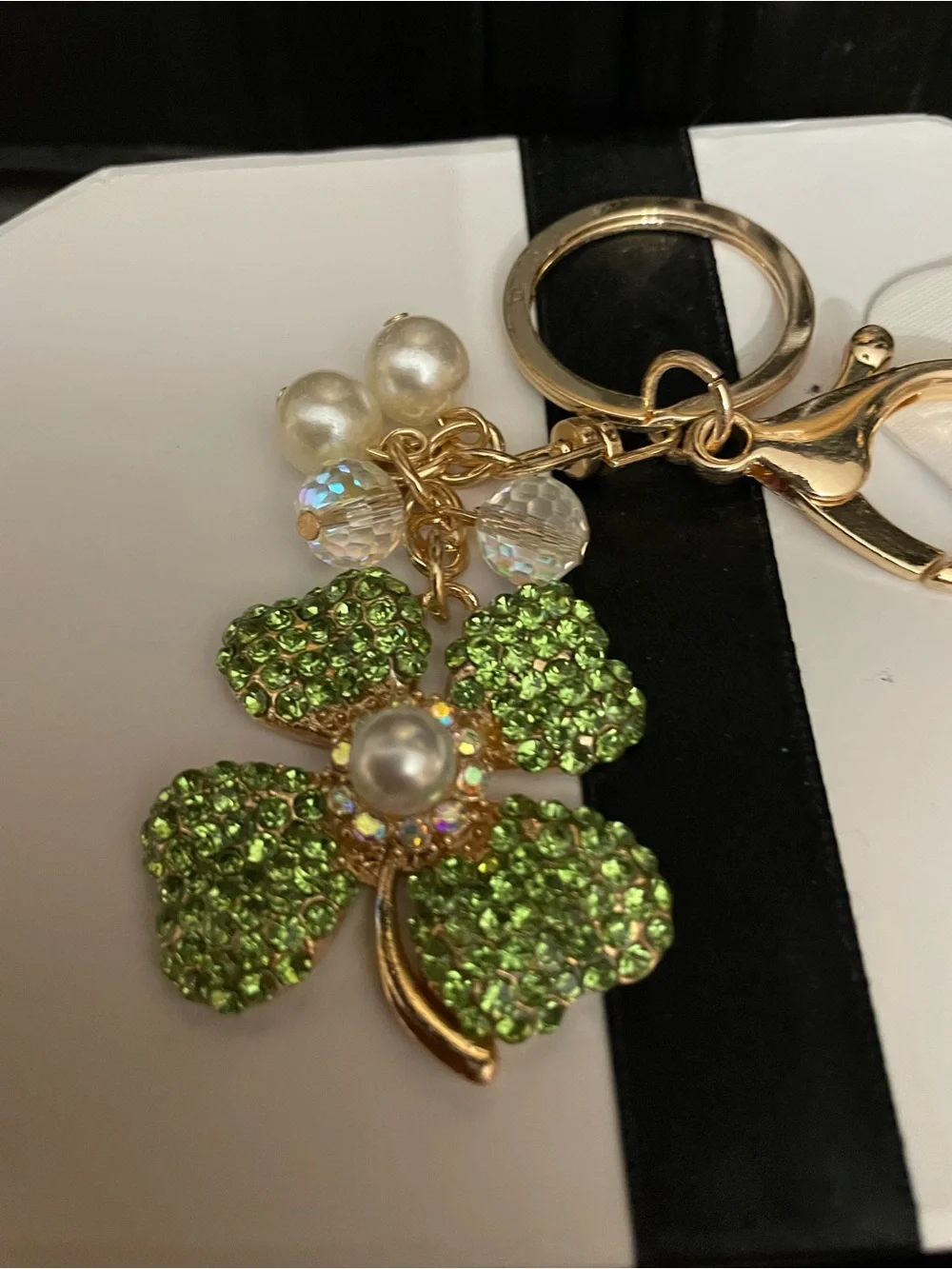 Green Crystal Four-Leaf Clover shamrock ☘️ Keychain with Pearls nwt